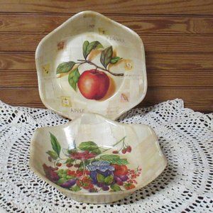 Pomerantz Woven Bamboo ?  Scalloped Edge Bowls Fruits